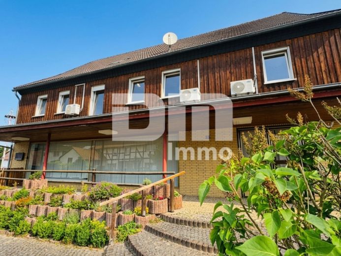 Well-maintained single- to two-family house with retail unit in Dassel-Hilwartshausen – Foto 1