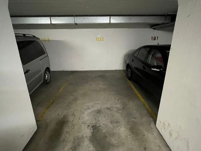 Tiefgaragenplatz in abgeschlossener Tiefgarage in Leimen zu vermieten. – Foto 1