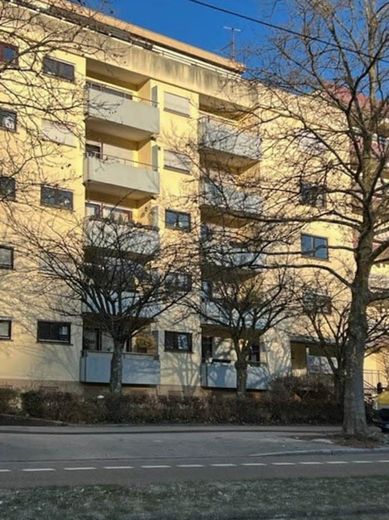🌿 Bezugsfertig vollmöbliert – 1-Zimmer-Wohnung im vollsanierten A+-Haus mit Balkon! 🌳 – außen vor Sanierung