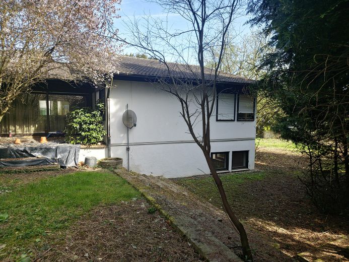 Gran parcela (con edificio existente) en Kelkheim-Fischbach, de particular – Westliche Hälfte des Hauses I