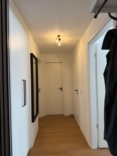 Nowoczesne mieszkanie 3-pokojowe na nowym osiedlu – Flur