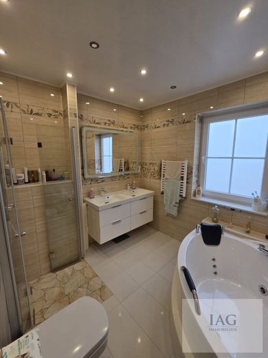 Exklusives Reihenmittelhaus – Bad-Og-Bild4