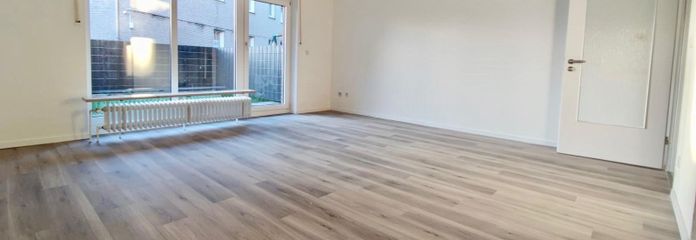 tageslichtgefülltes Wohnzimmer