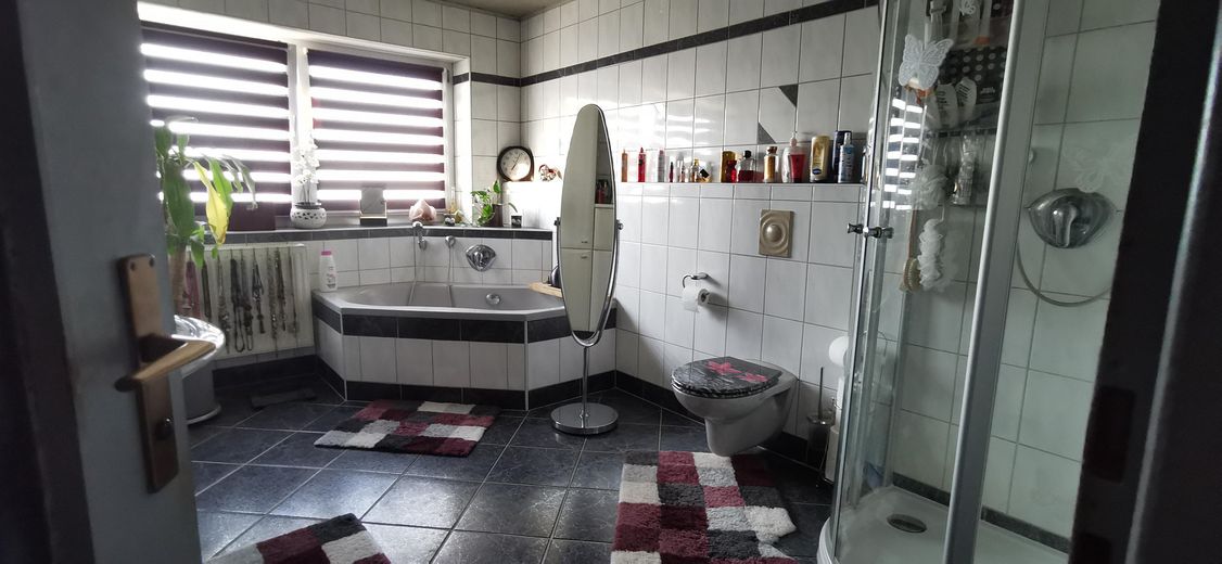DHH - Haus mit Pool, Speicher-PV und Ausbaureserve – Photo 12