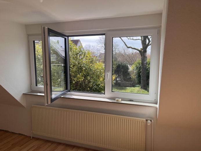 Bullerbü-Flair und Ostsee-Nähe zwischen HH und HL: Reihenendhaus – frisch modernisiert – Blick aus 1. OG in den Garten
