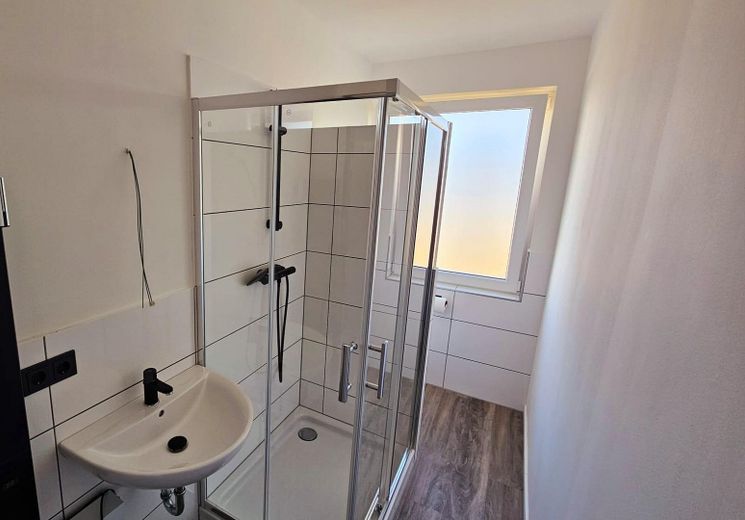 Kernsanierte 2 Zimmer Wohnung zu vermieten – Bad