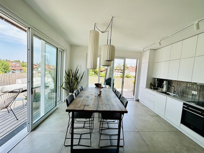 Exclusives Penthouse mit 90 qm Dachterrasse und Bergblick – Küche/ Essen
