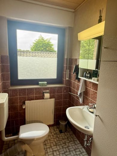 Naturnah leben &amp; Aussicht genießen - mit Garten und Doppelgarage in Exter – Gäste-WC im EG