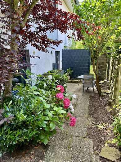 Helle 2-Zimmer-Erdgeschoss-Einliegerwohnung (60m2) – ALLES inklusive ab 15. Juli frei – Eingang