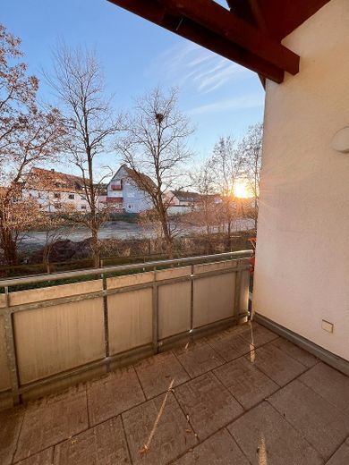 Helle Dachgeschosswohnung mit Loggia, Stellplatz und Wohlfühlfaktor in Langenzenn – Ausblick Loggia