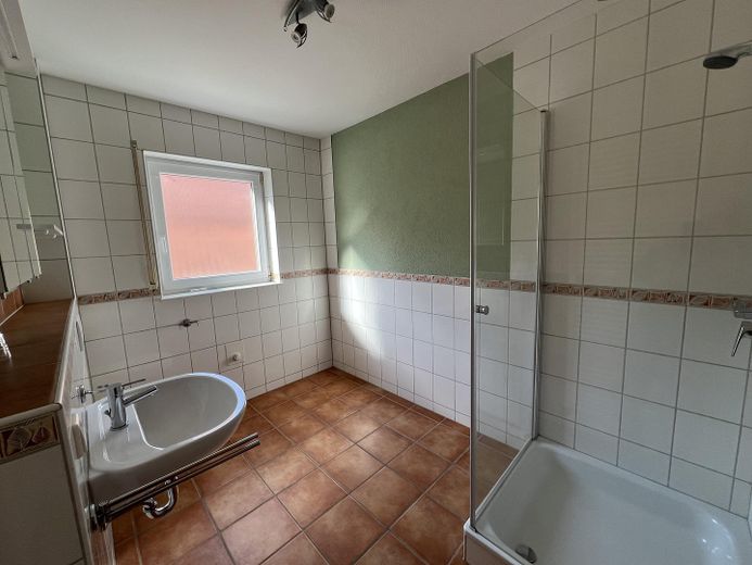 Przestronny dom rodzinny z mieszkaniem dla gości w Reichenbach-Steegen – Zweites Badezimmer