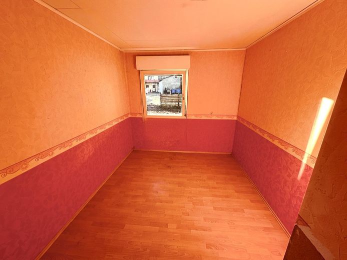Winkelbungalow - großes Grundstück - Zentral in Giesen – Arbeiten/Kind