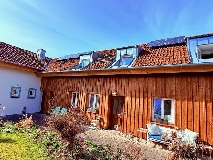 Haus mit Gartenausschnitt
