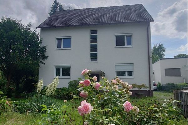 Charmantes Mehrfamilienhaus / Mehrgenerationenhaus freistehend mit großem Garten in Traisa