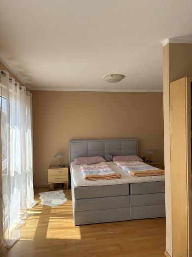 Сімейний напівквартирний будинок з видом на зелень, 7 кімнат, PV-установка – OG Schlafen