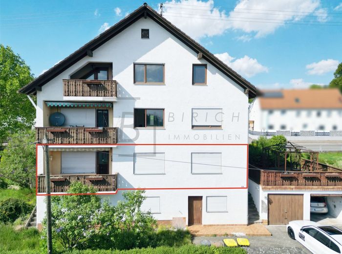Großzügige 4-Zimmer-EG-Wohnung mit Balkon, Garage und attraktivem Entwicklungspotenzial – Drohnenaufnahmen