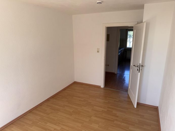 Tanie 3-pokojowe mieszkanie (ok. 63 m2) z aneksem kuchennym w spokojnej lokalizacji mieszkalnej Lichtenau! – Kinderzimmer