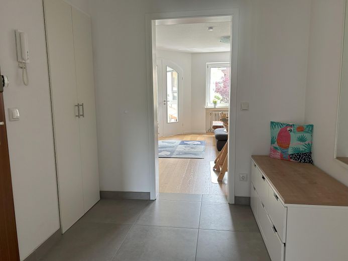 Flur mit Blick auf Wohnzimmer