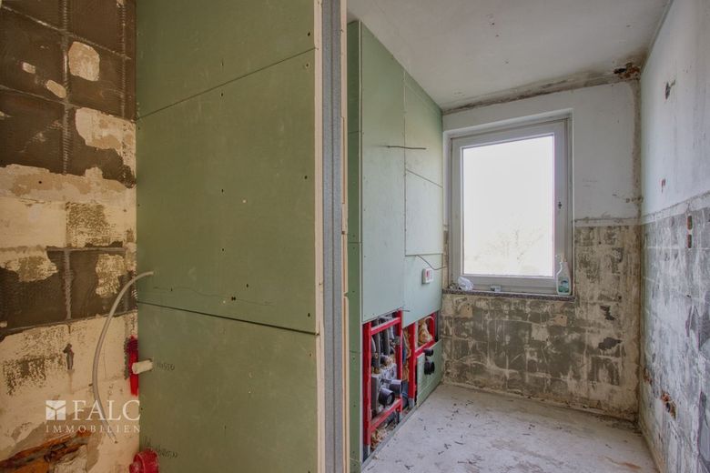 Provisionsfrei: Mehrfamiliendoppelhaus mit 10 Wohneinheiten - attraktives Entwicklungspotenzial – Haus B - vorbereitetes Bad