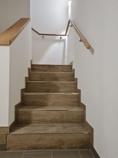 Detached house designed for two generations with mountain views in a sunny location – PRIVATE SALE – Treppe KG-EG