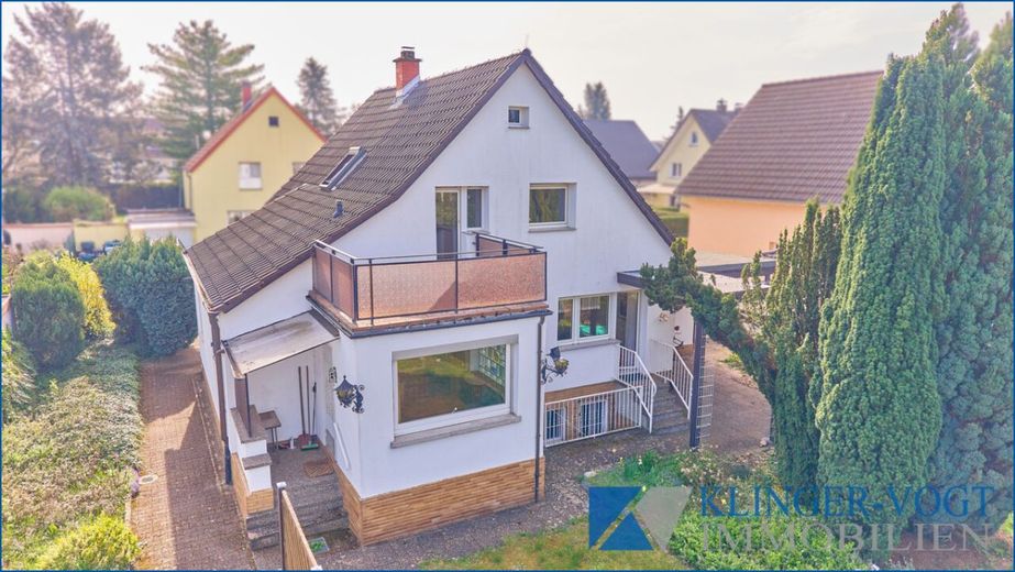 ** Ihr Eigenheim zum Gestalten ** älteres Einfamilienhaus mit zusätzlichem Bauplatz – Luftaufnahme