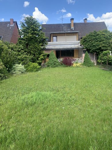 Doppelhaushälfte auf 531 m² Grundstück – vielseitig nutzbar & ruhig gelegen – Gartenansicht