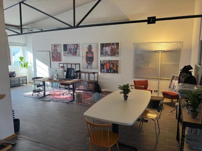 oud huurcontract voor loftkantoor co-working kantoor ter overname, opvolgende huurder Rent-to-Rent – Großraumbüro für 6