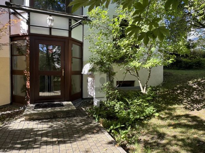 ERBPACHT BIS 2087: ZENTRAL MIT TERRASSE IN SEENÄHE – Фотографія 1