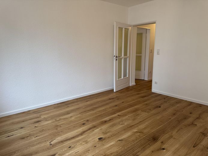 Encantador y amplio apartamento de 2 habitaciones con balcón en una ubicación privilegiada en Berger Straße. – Foto 4