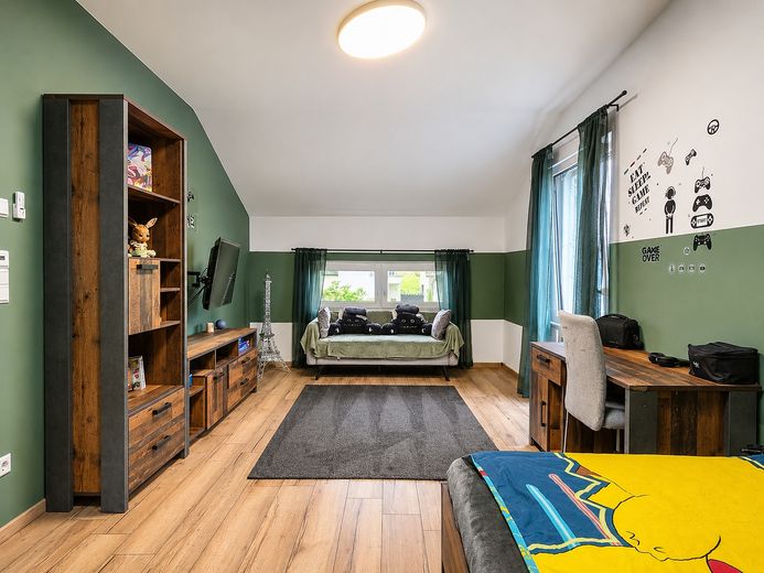 Modernes 217-m²-Familienhaus mit 8 Zimmern, PV-Speicher, Wallbox, Solar & großem Garten – Foto 28