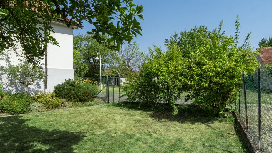 Ek yapılaşma imkânına sahip geniş arsada villa tarzı müstakil ev – Kleiner vorderer Garten