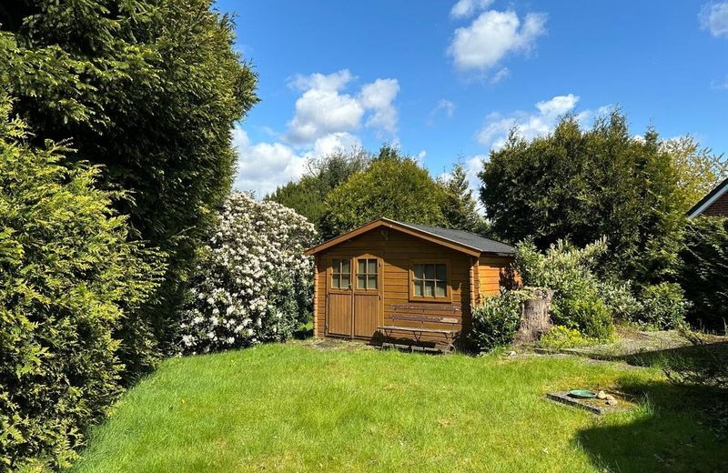 Im Grünen Speckgürtel Hamburgs: Großzügiges Einfamilienhaus mit Garage – Großer, eingewachsener Garten
