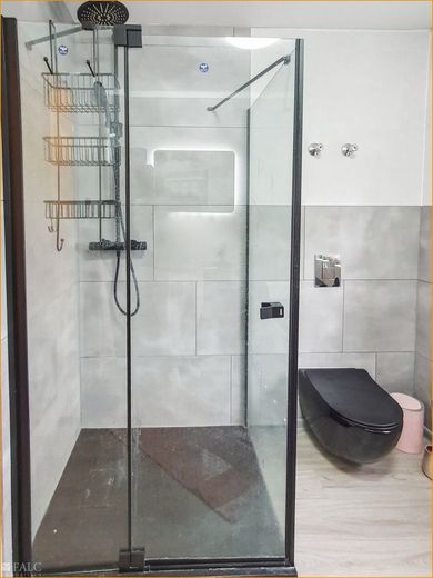 Energieeffizientes Einfamilienhaus in Müncheberg – Hauptbad (Dusche und Toilette)