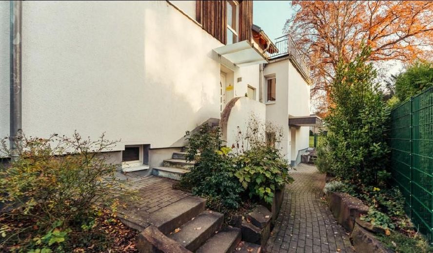 Eingangsbereich vorn u. hinten