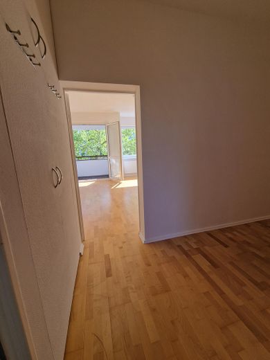 Sehr helle 2-Zi.-Whg., saniert, mit EBK, 4.OG mit Aufzug, Kudamm-Nähe – Gang und Wohnzimmer