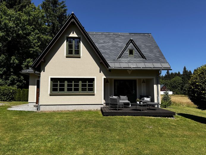 Haus auf 900 m ü NN am Auersberg im Erzgebirge – Von Süden