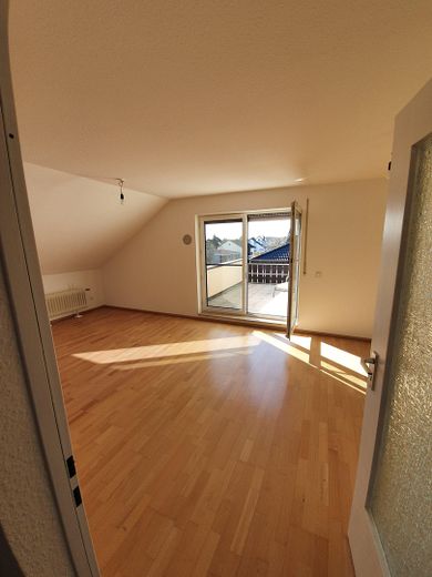Gemütliche 3-Zimmer-Dachgeschosswohnung in Großenseebach – Foto 2