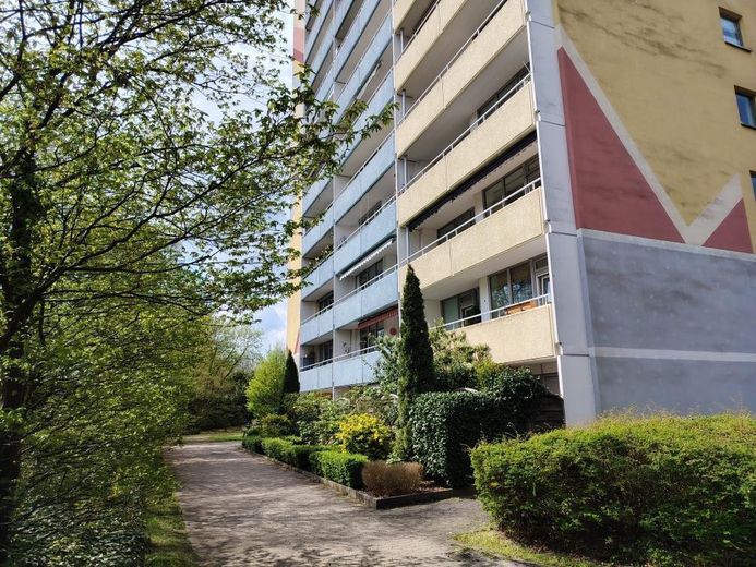 Kapitalanlage: gepflegte 2-Zi-WHG, gut vermietet im 1. OG – Eckwohnung Nr 11 unten rechts