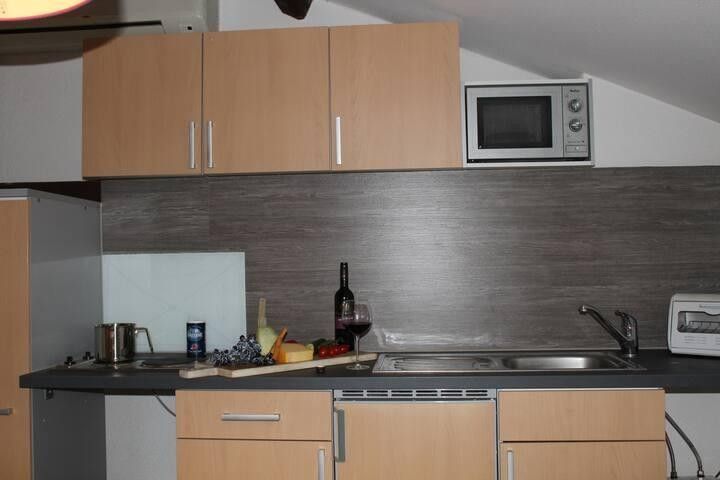 Ruhiges Wohnen in begehrter Lage mit viel Platz im ausgebauten Nebengebäude – Anbau Kochnische