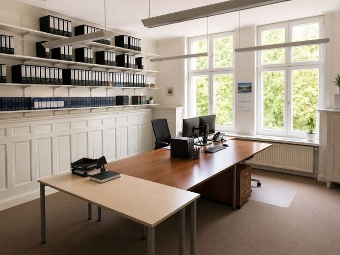 Perfekt für Kanzlei oder Praxis: Strukturierte Bürofläche (281 m²) in Otto-Suhr-Allee zu vermieten – Foto 1