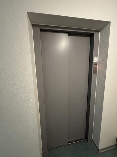 12_Aufzug geschlossen
