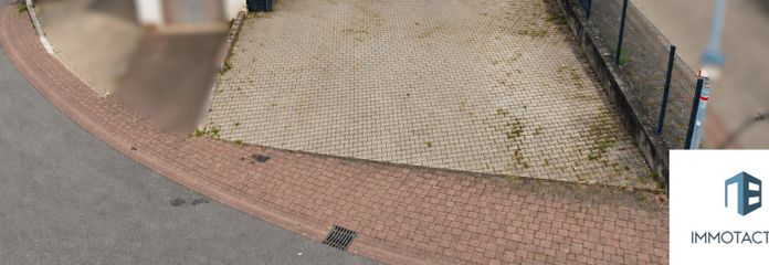 Einfamilienhaus mit Balkon, viel Nutzfläche, zwei Garagen und drei Außenstellplätzen in Seibersbach