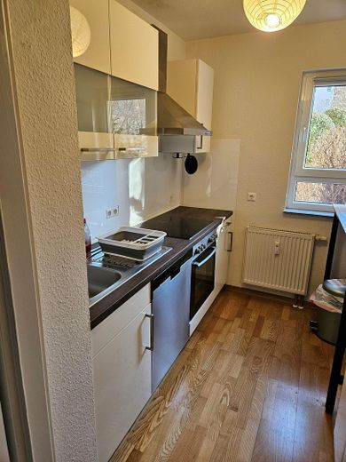 Schöne, ruhige und helle 3-Zimmerwohnung gegenüber Skyline Plaza – Küche
