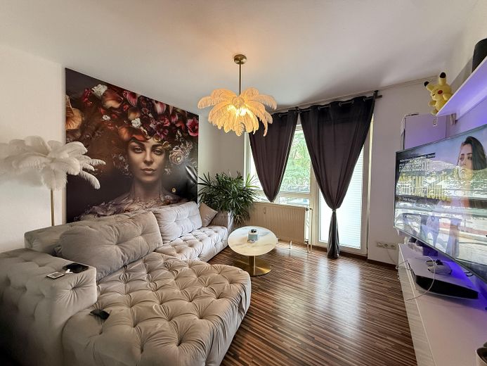 Investoren & Kapitalanleger aufgepasst - Attraktive Wohnung mit Stellplatz in KASSEL – Wohnzimmer