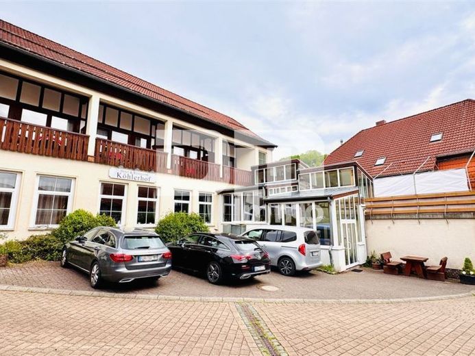 (R)eserviert!!!Gästehausanlage mit 13 Zimmern,2 Sälen,Gastronomiebetrieb + Betreiberwohnung – फोटो 1