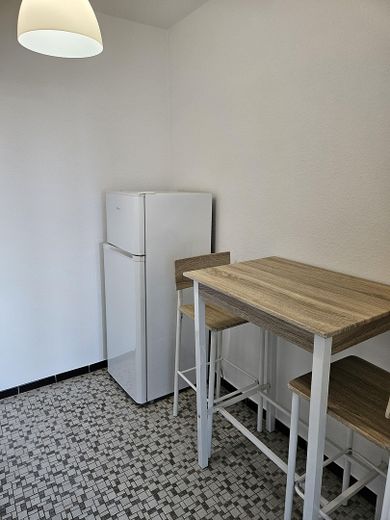 Der erste Schlüssel, der wirklich Dir gehört: Sanierte Wohnung mit Balkon – Küche 
