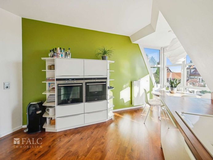 Wohn(t)raum über 2 Etagen mit Dachterrasse, Balkon, 2 Einstellplätzen, Einbau Wärmepumpe 2026 – Küche