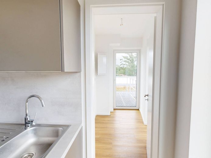 Wohntraum in Rissen: 3-Zimmer-Dachgeschosswohnung mit 2 Dachterrassen, eigenem Lift, EBK uvm. – Angrenzender Hauswirtschaftsr…
