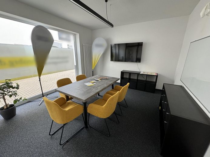 Meetingraum mit Fensterfront