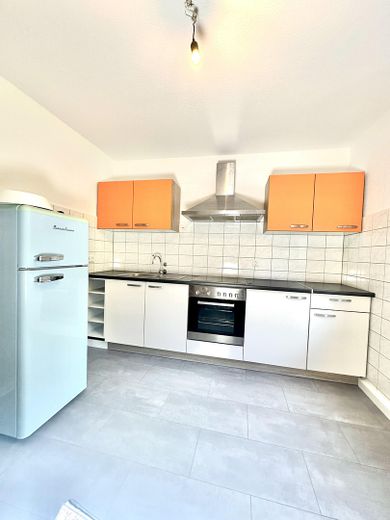 Top moderne 3 Zi Wohnung mit Balkon 2 Min vom See! – Einbauküche